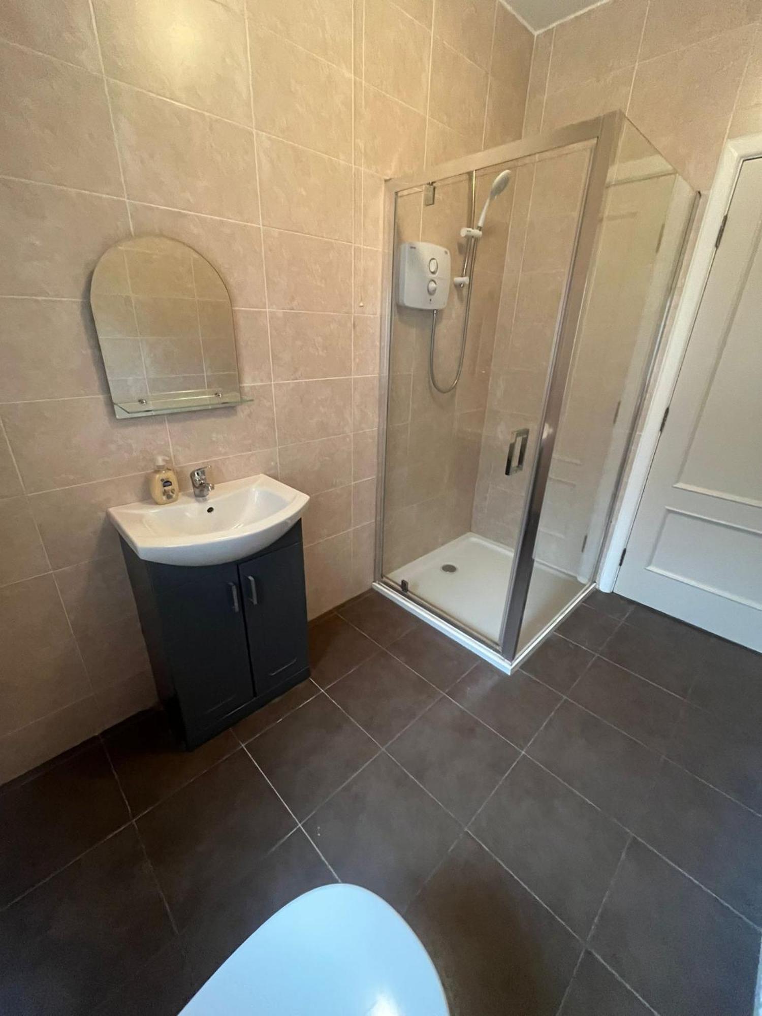 גלוואיי Yeats Lodge Self Catering Apartment And Bar מראה חיצוני תמונה
