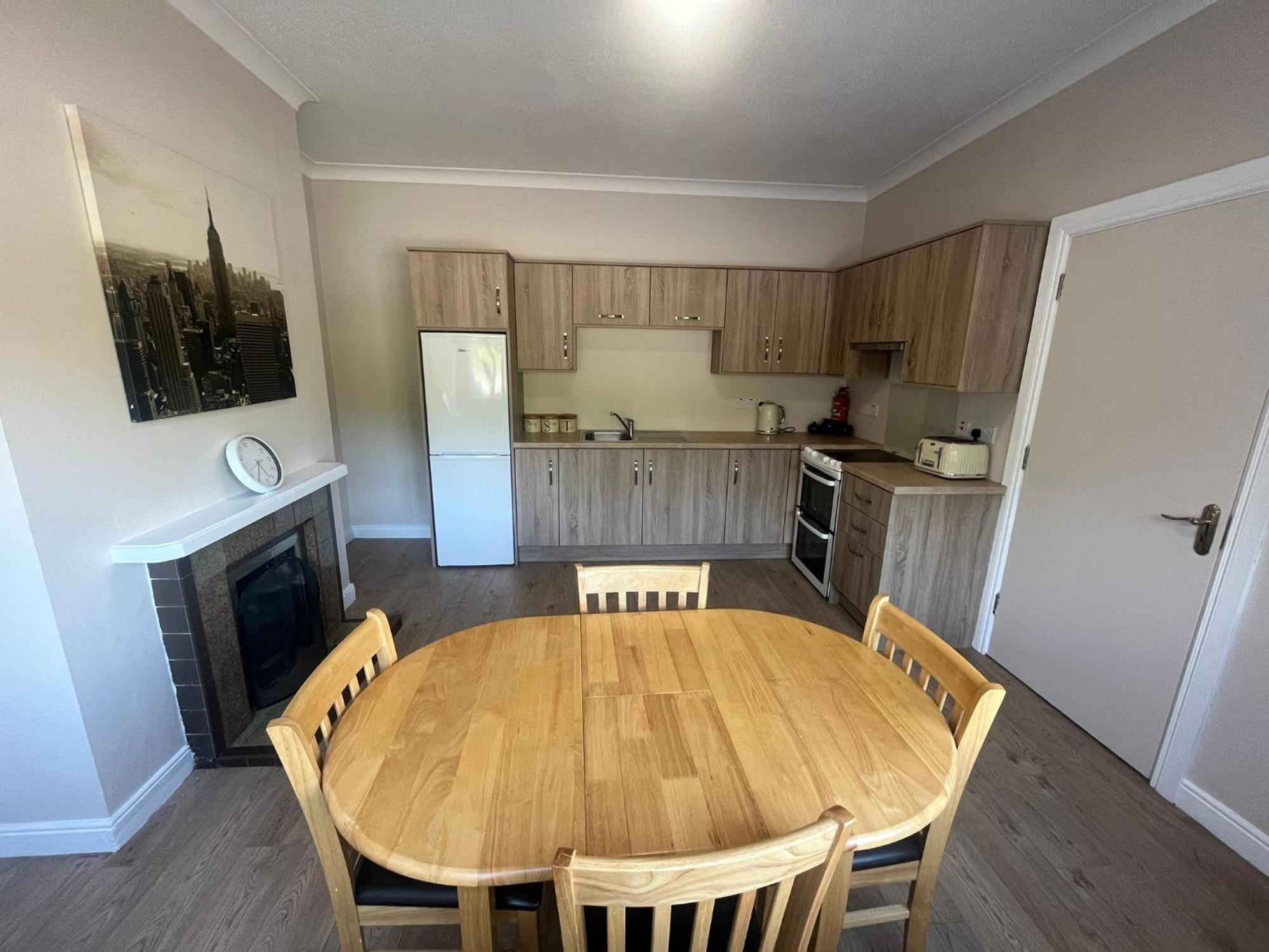 גלוואיי Yeats Lodge Self Catering Apartment And Bar מראה חיצוני תמונה